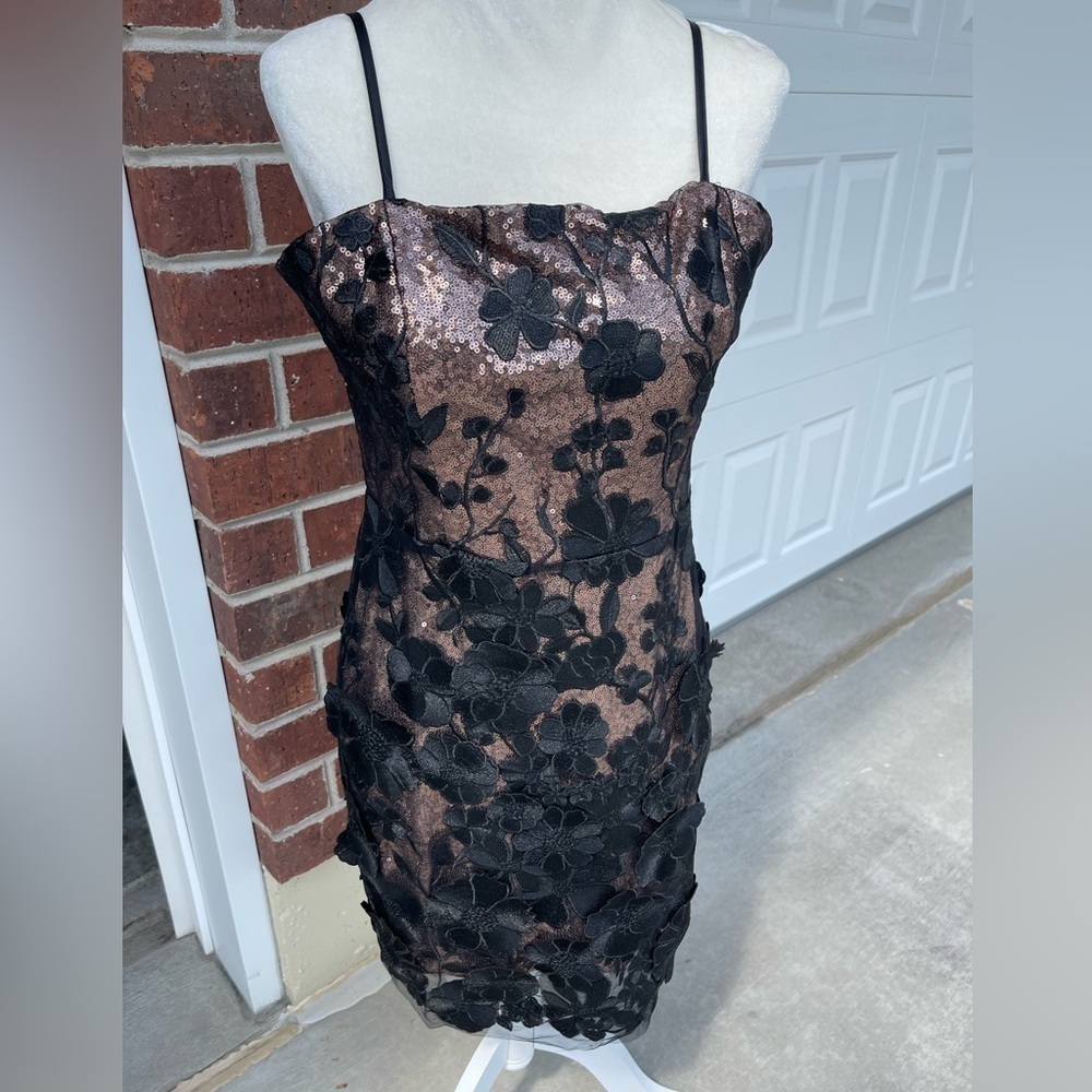 🆕 Altar’d  State 
Lia Sequin Floral Dress Size Medium New!
